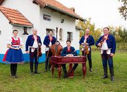 Varmužova cimbálová muzika slaví v Miloticích