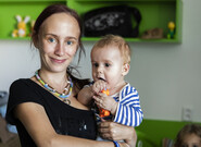 Knihy a dárkové poukázky pomohou maminkám v nouzi 