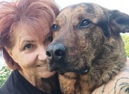Zážitky z převýchovy agresivního psa sepsala do dvou knih: Bude dobrej a Je dobrej