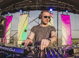 Více než 30 let za mixem a fenomén italo dance